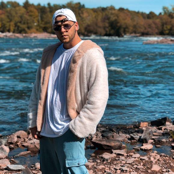 Meet your Posher, Raphael - Picture 1 of 1